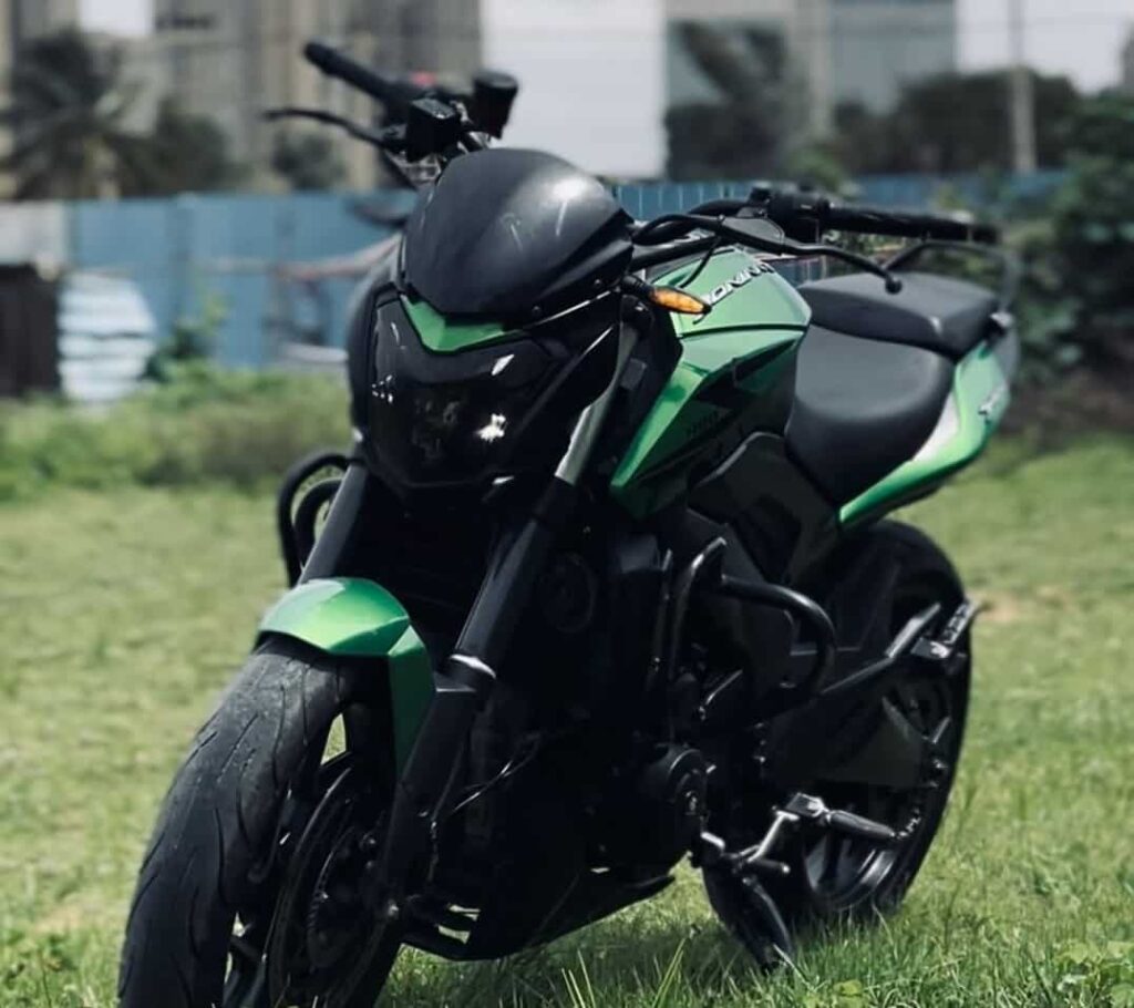 Bajaj dominor 400