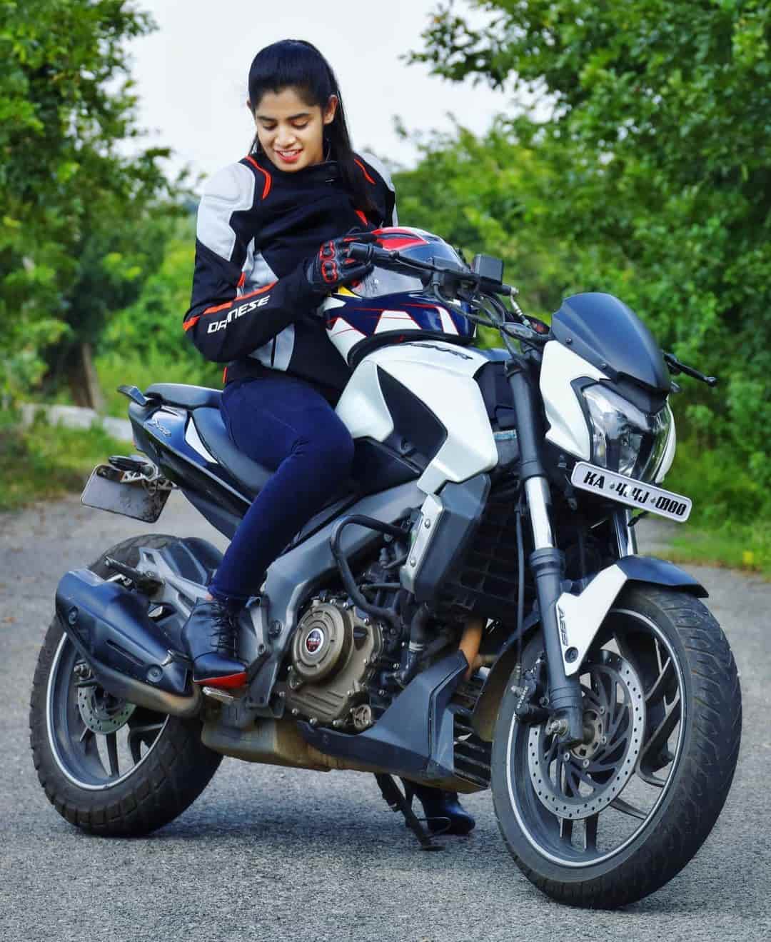 Bajaj dominor 400